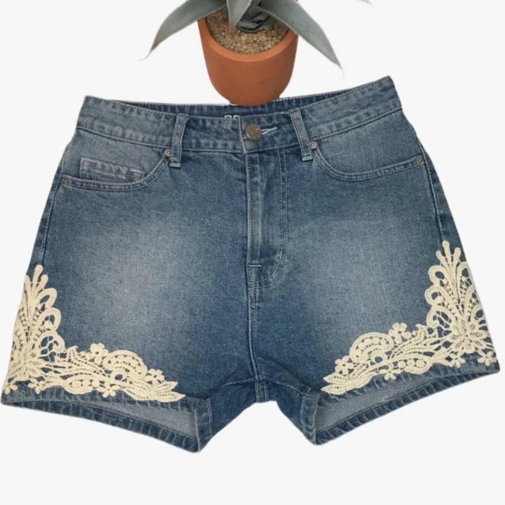 BDG High-Rise Crochet-Lace Women’s Jean Shorts 25 - Picture 1 of 15